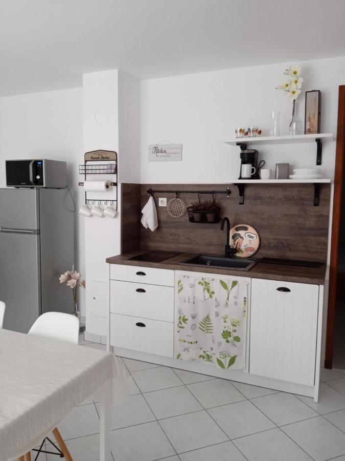 Apartmani More Komarna Esterno foto