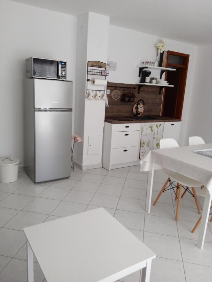 Apartmani More Komarna Esterno foto