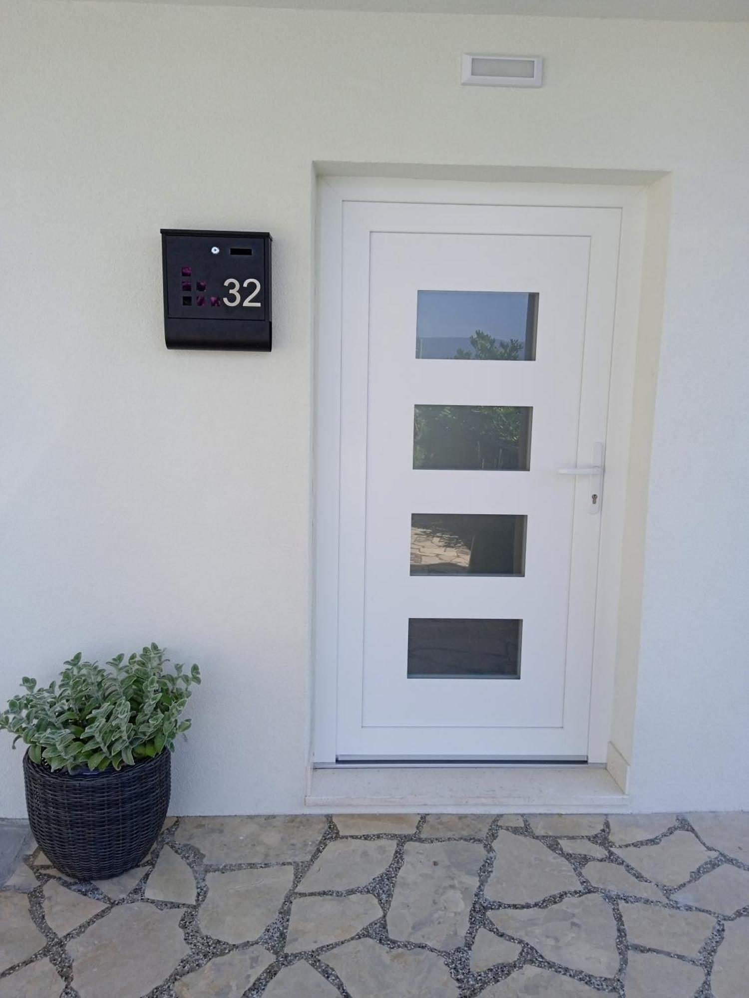 Apartmani More Komarna Esterno foto