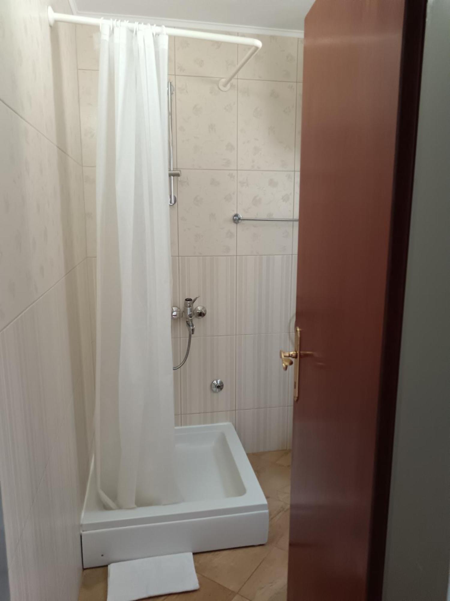 Apartmani More Komarna Esterno foto