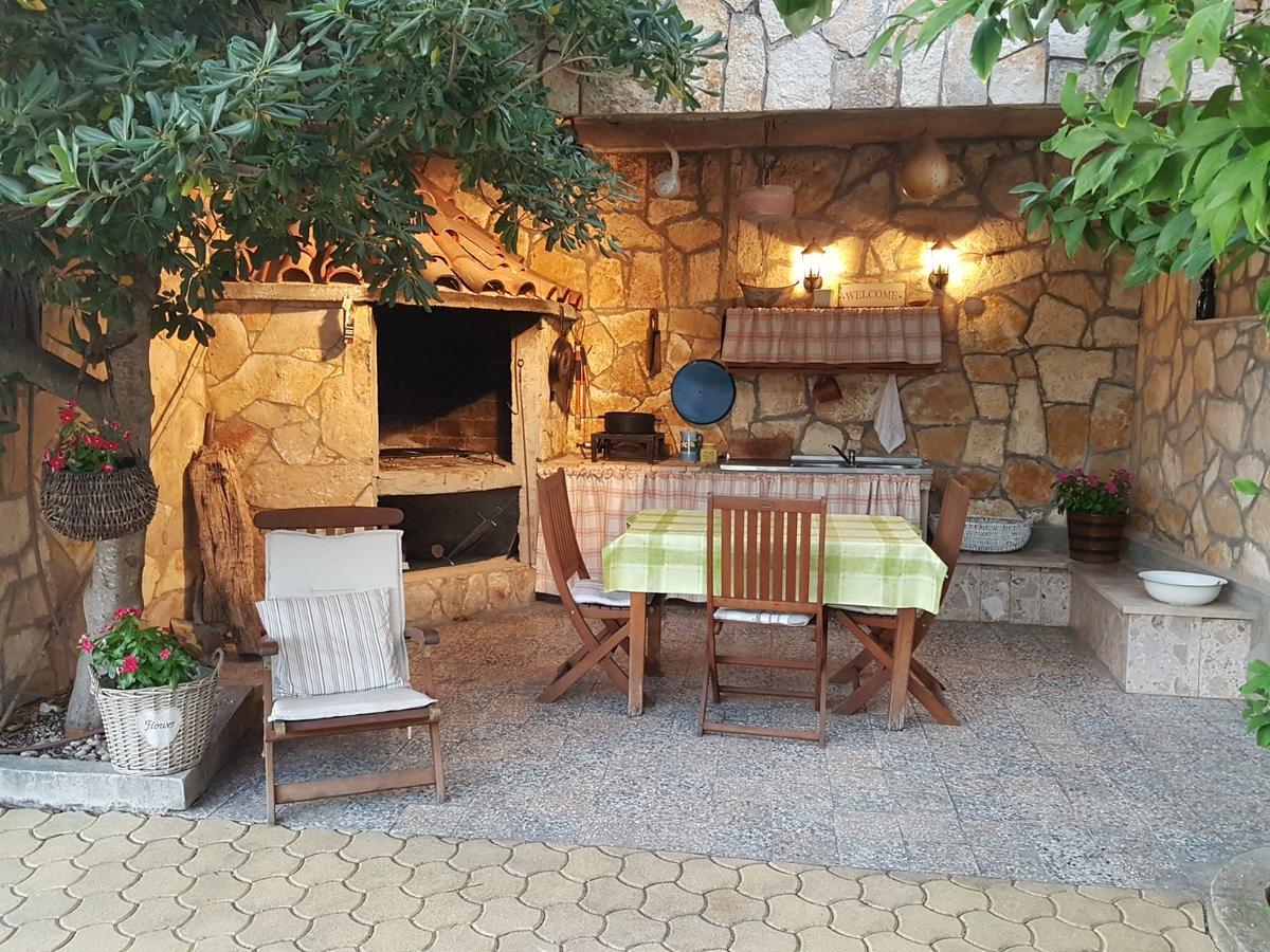 Apartmani More Komarna Esterno foto